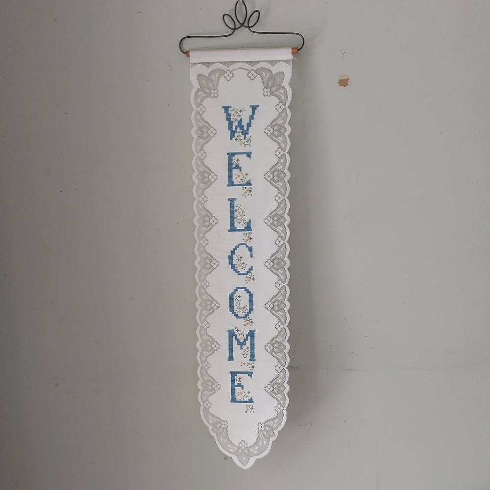 "Welcome" Wall Knit Fabric Lace Hanging Sign